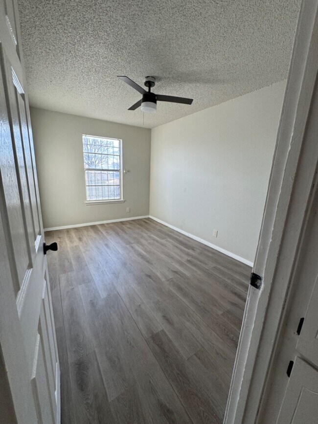 Building Photo - 936 San Pedro Dr SE