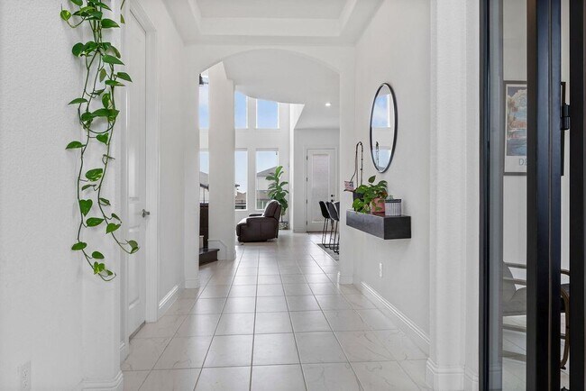 Building Photo - 920 Villa Rialto View