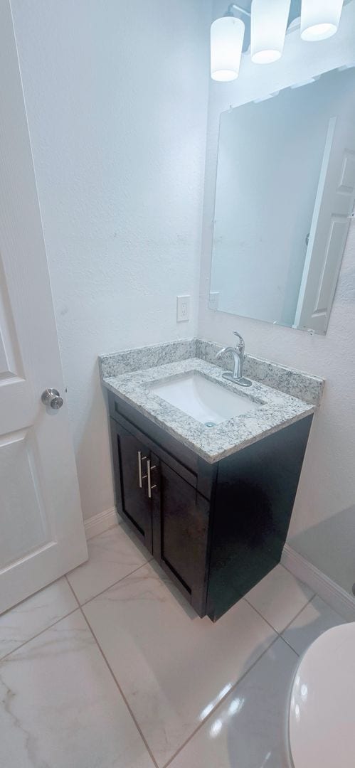 Building Photo - MUST SEE -2/2/1+OPEN DEN-DUPLEX IN GREENBR...