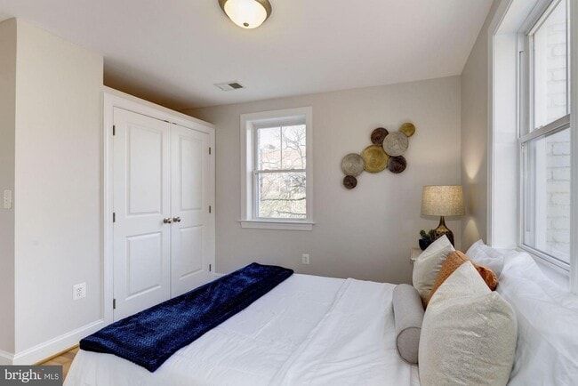 Bedroom and bedroom closet/storage - 1927 3rd St NE