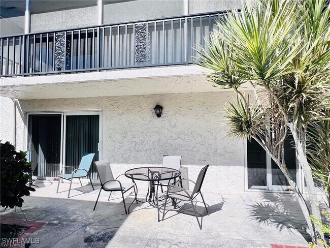 Building Photo - 255 Palm Dr