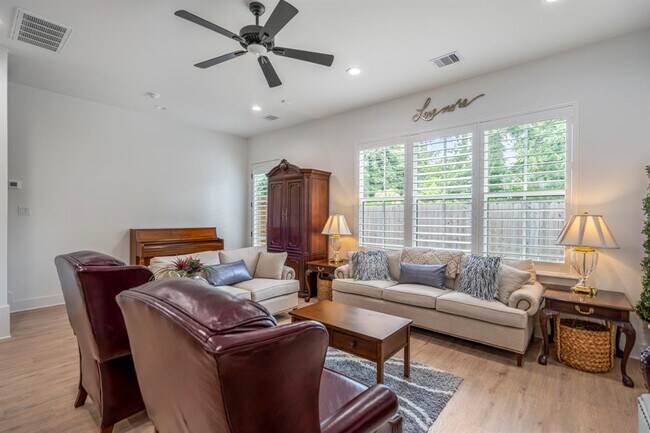 Building Photo - 6405 Highland Pine Ln