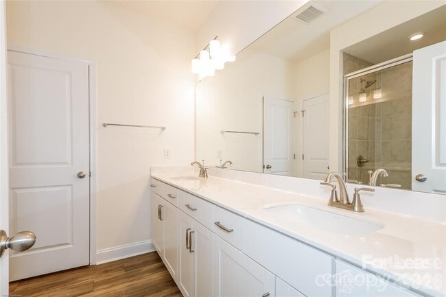 Building Photo - 342 Freeland Pk Dr