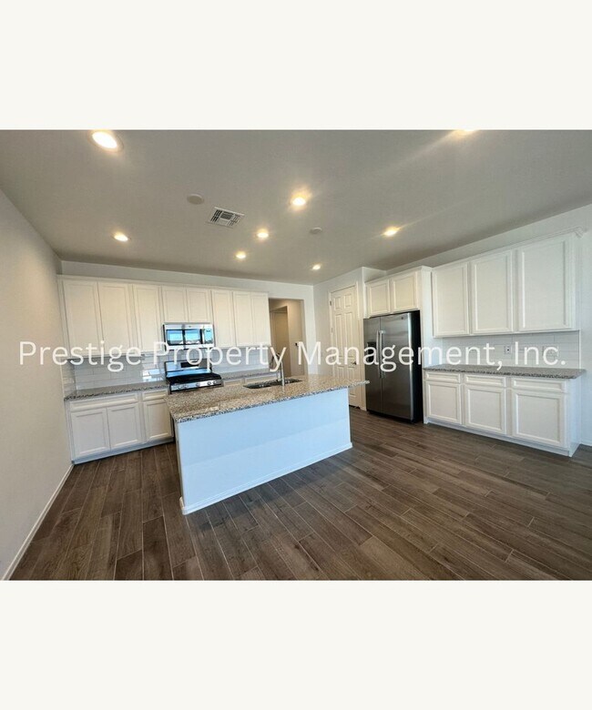 Building Photo - You Have To See The Beautiful 4/2 New Buil...