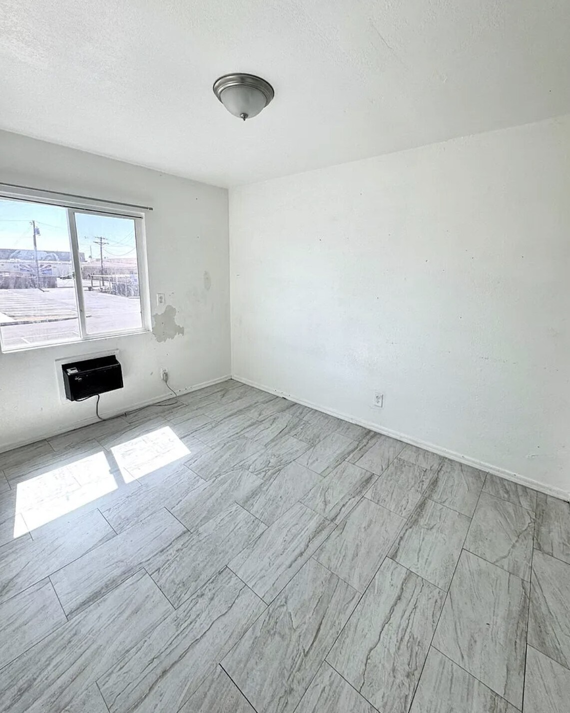 Building Photo - 2525 E Monroe St