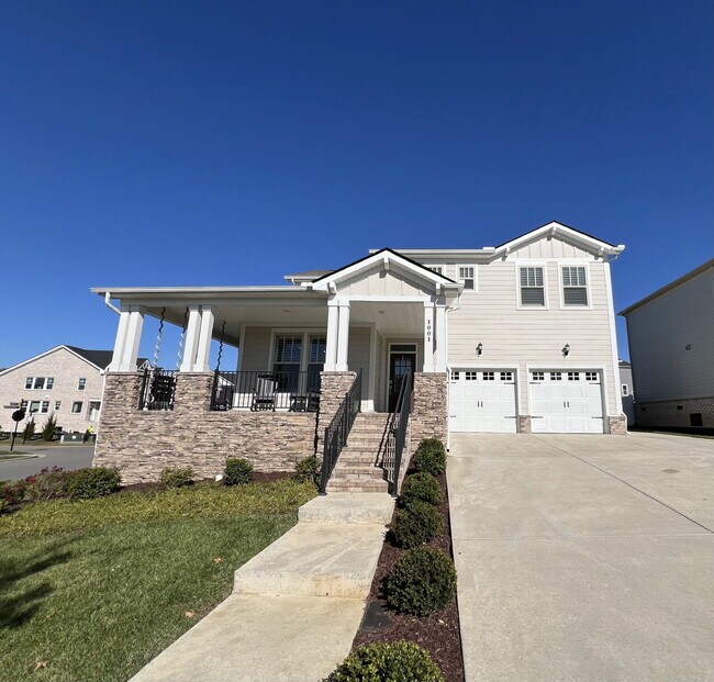 Building Photo - Luxury Living for Lease in Hendersonville!