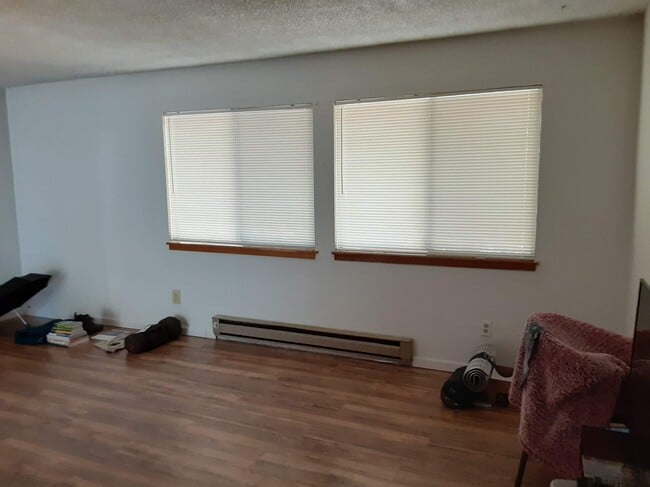 Building Photo - 25859 Madrone Dr