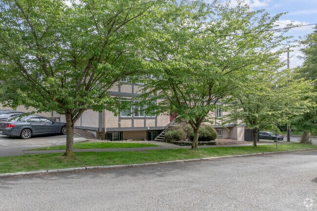 1446 E Roy St Seattle, WA 98112 - 1446 E Roy St