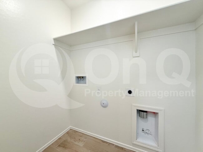 Building Photo - 1435 E Angie Dr