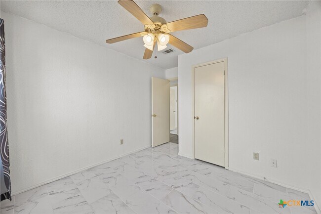 Building Photo - 2804 Cactus Dr