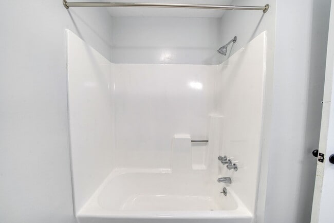 Building Photo - 363 Railroad St