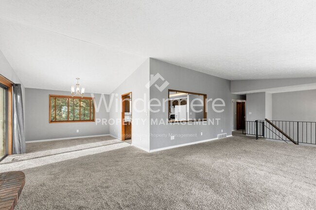 Building Photo - 3+ Bedroom, 3 Bath Available in quiet Spokane Valley