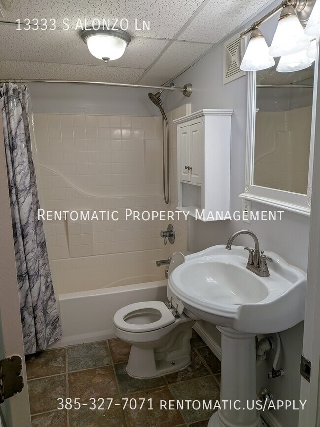 Building Photo - 13333 Alonzo Ln