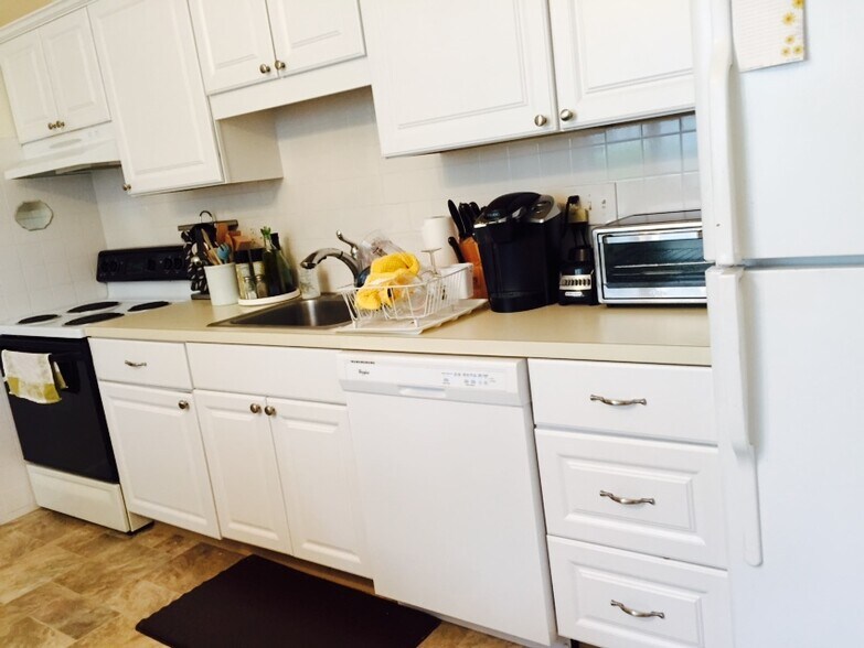 Building Photo - 46 Rustic St