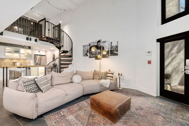 Building Photo - 329 N West Ave