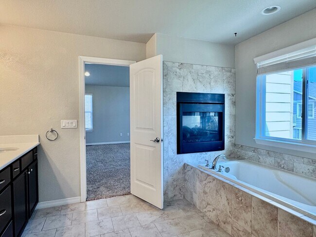 Building Photo - Beautifully Maintained Woodmoor Home Featu...