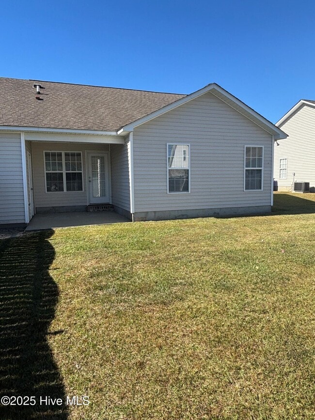 Building Photo - 2321 Sadler Dr