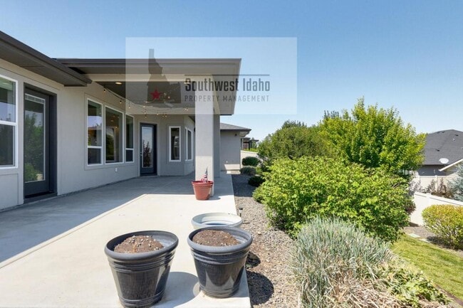 Building Photo - 476 W Buroak Dr