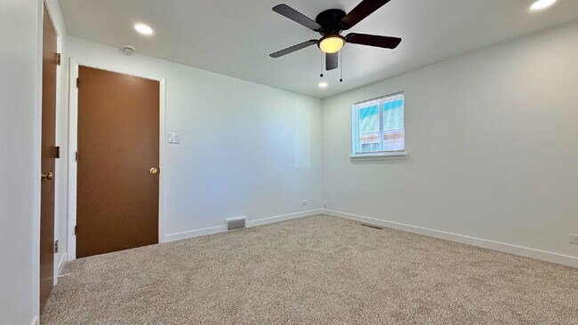 Building Photo - FANTASTIC REMODELED 3 Bed 2 Bath Home in Strayer & Shephards Park Hill Brand New Flooring New Car...