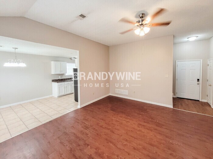 Building Photo - 4431 Grand Pyramid Dr