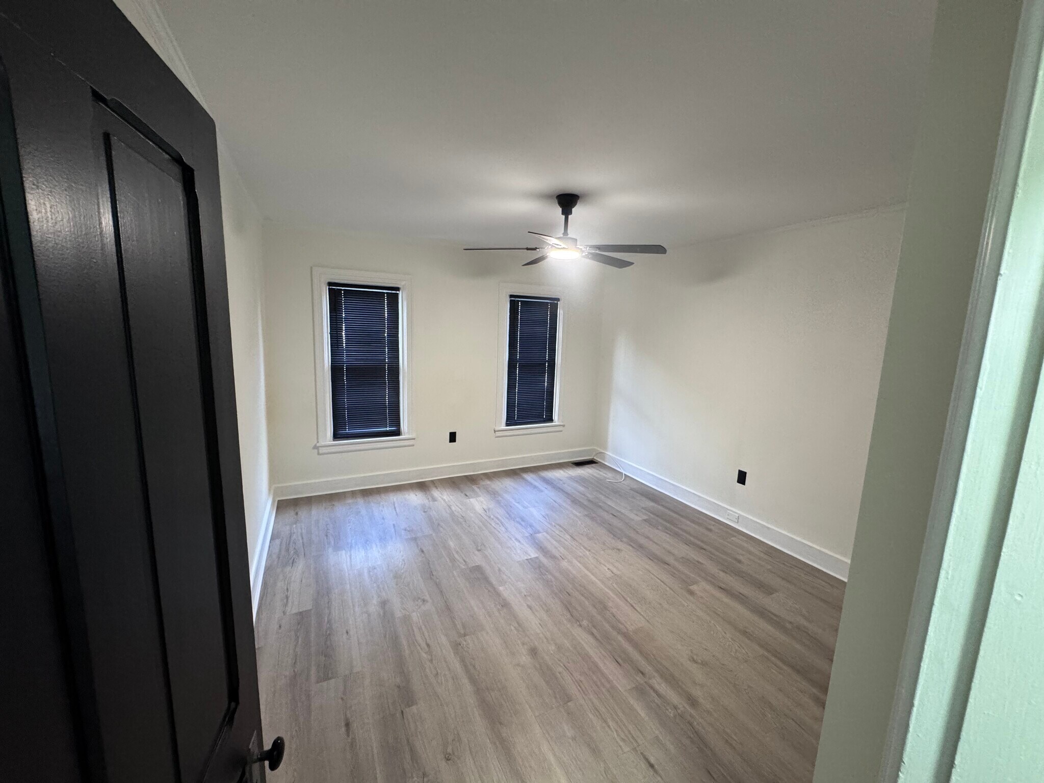 Building Photo - 110 E Locust St