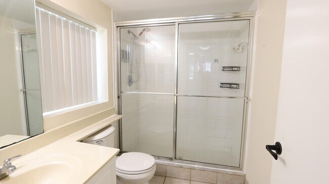 Building Photo - 1100 Crestwood Ct S