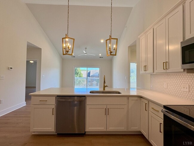 Building Photo - 420 Capstone Dr