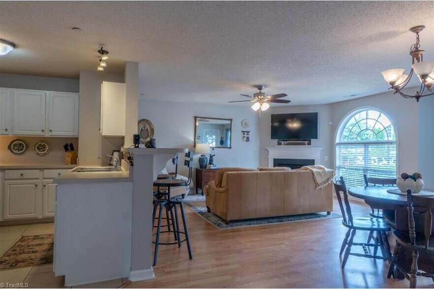 Building Photo - 4320 Cedarcroft Ct