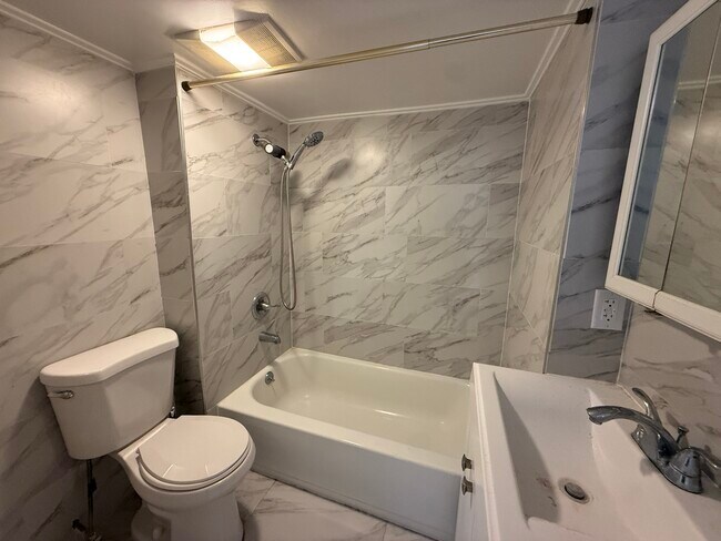 Building Photo - 426 Plateau Ave