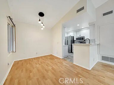 Building Photo - 3867 Thorncroft Ln