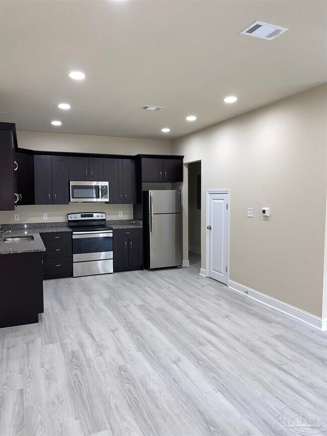 Building Photo - 1905 Doctor M.L.K. Jr Dr