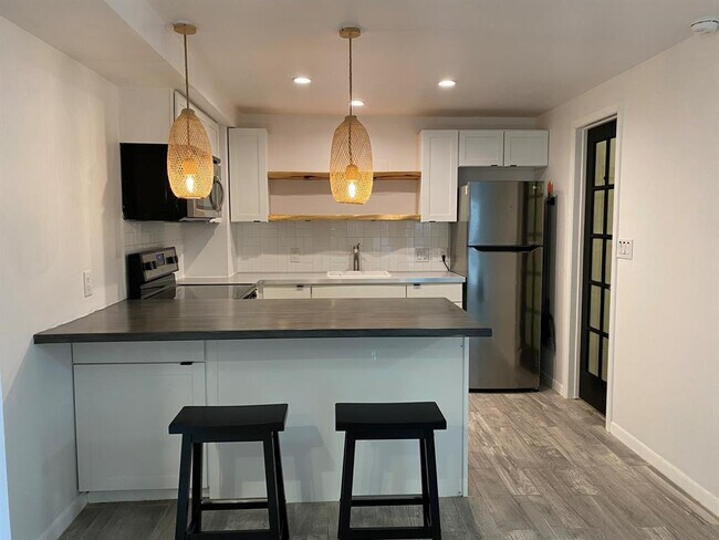 Building Photo - 5802 Circulo Dr
