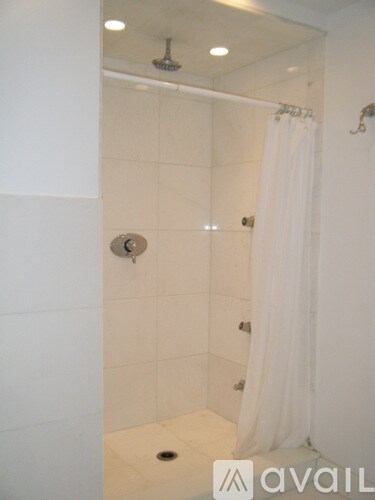 Building Photo - 1728 N Hermitage Ave