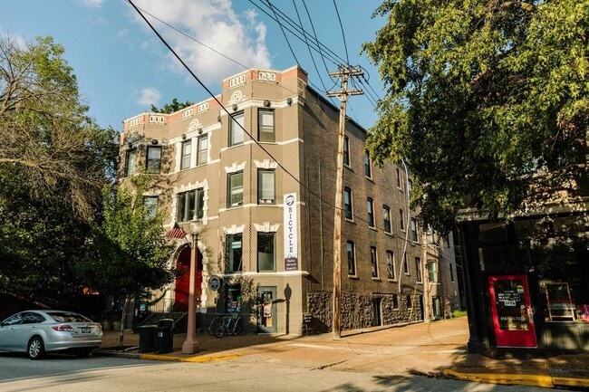 Building Photo - Landesman