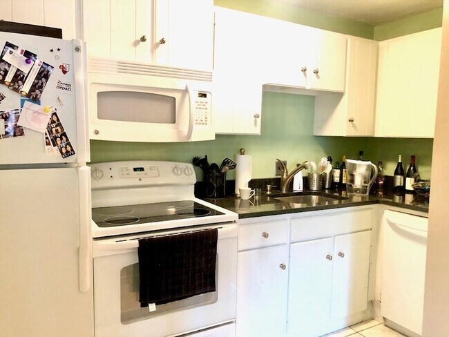 Building Photo - 9 Appleton St