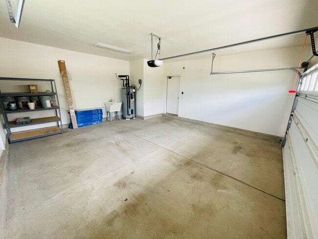 Building Photo - Kahiwelo at Makakilo 3 bedroom home for rent