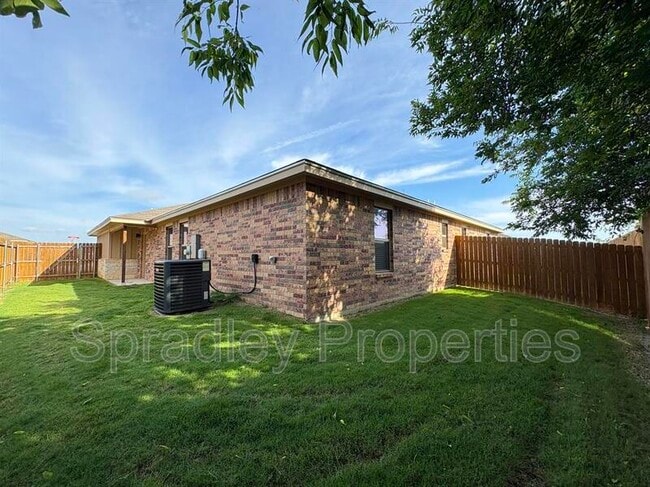 Building Photo - 1012B Menard Ct