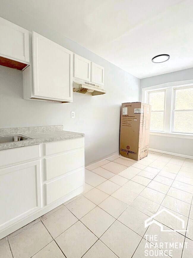 Building Photo - 6228 S Western Ave