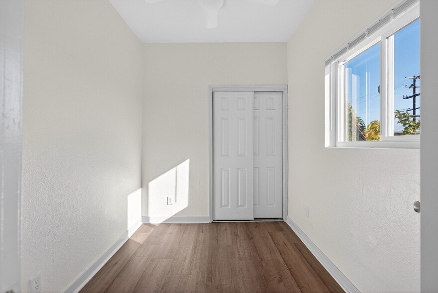 Building Photo - 2212 Myrtle Ave