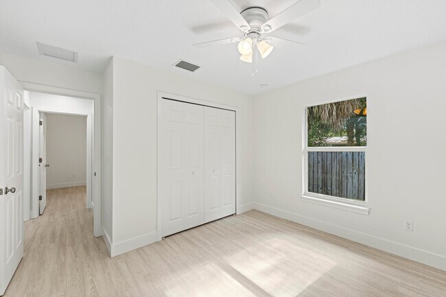 Building Photo - 7304 Miramar Ave