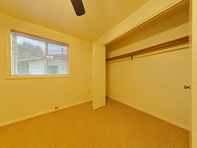 Building Photo - 3 Bedroom Townhouse ~ Close to Corvallis C...