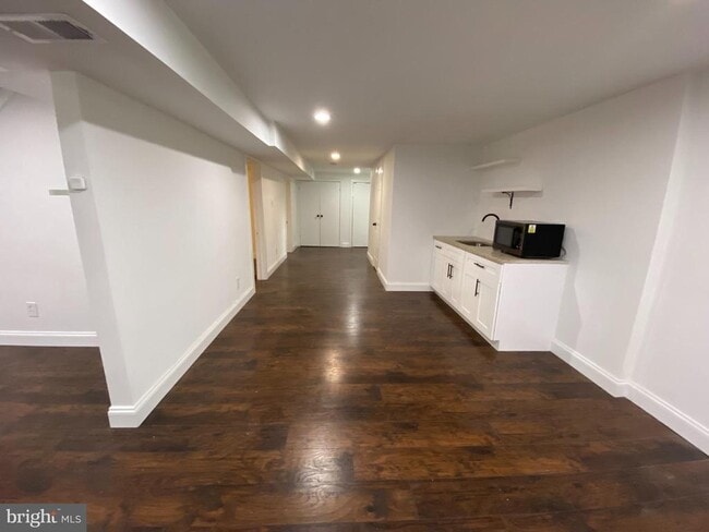 Building Photo - 7402 Lenham Dr