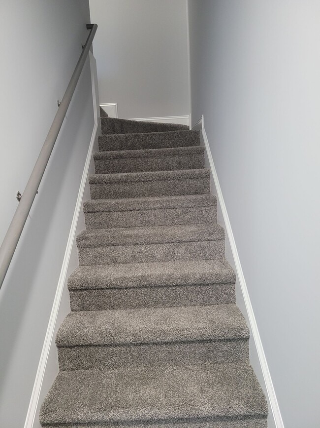 Building Photo - 2 Bedroom, 2.5 Bath Modern Duplex - Walkin...