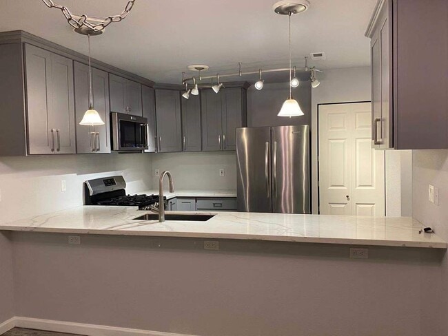 Building Photo - CLICK "REQUEST A TOUR" NOW!