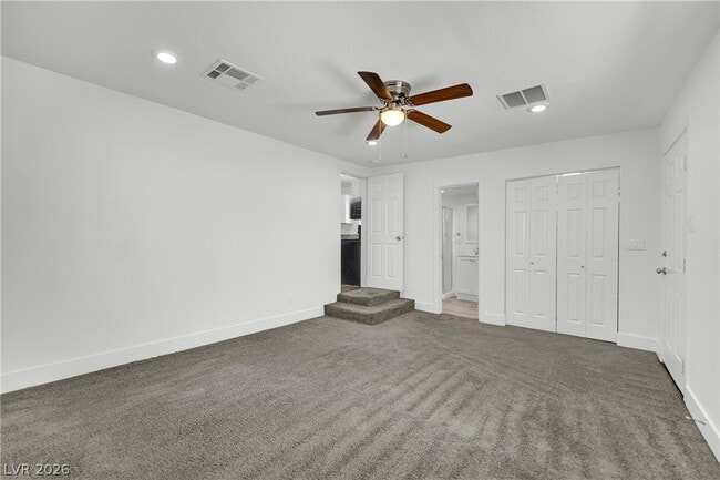 Building Photo - 1050 E Hassett Ave