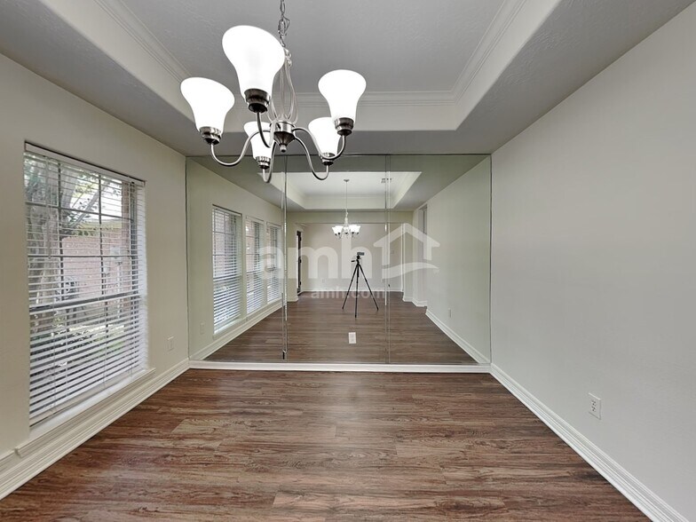 Building Photo - 1830 Arrowhead Ct