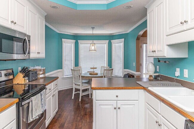 Building Photo - SPACIOUS Brick Home in Lane Tree (Goldsboro)! 3 Bedroom | 2 Bath w/ Bonus Room & 2-Car Garage