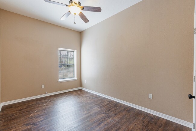 Building Photo - 10552 FM Rd 2432