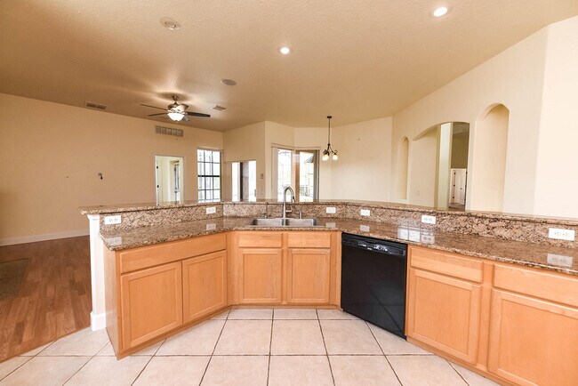 Building Photo - 4068 Gardenwood Cir