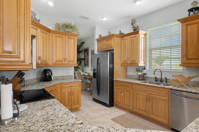 Building Photo - 4 Waterside St